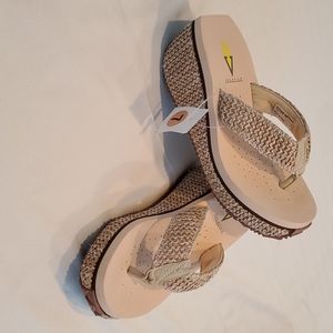 These are a nwt volatile island 2 sandal